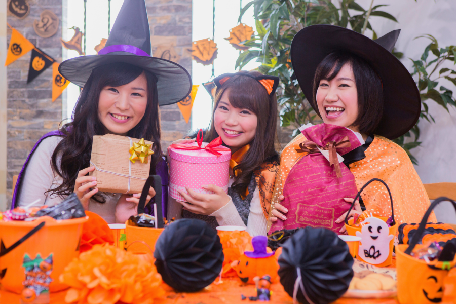 By following the tips in this article, you can host a Halloween party that is both enjoyable and financially responsible. With a little ingenuity and resourcefulness, your party will not only be a hit but also a reminder that the best celebrations are those spent with loved ones, not overshadowed by financial worries.